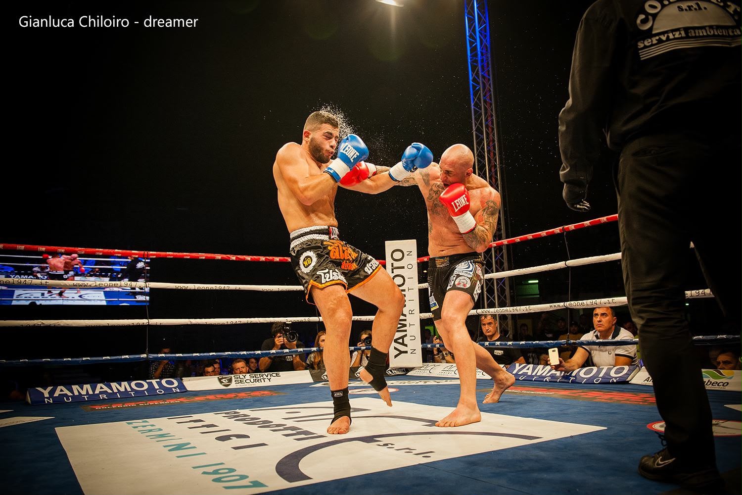 Mănuși de kickbox, execuție corectă și siguranță